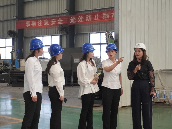 深入廠區(qū)學(xué)習(xí)，提高自身專業(yè)知識。_河南雙志