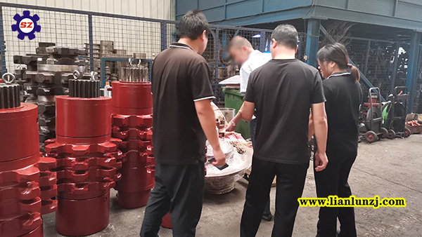 貴陽(yáng)彭總開(kāi)展刮板機(jī)配件業(yè)務(wù)，來(lái)我廠考察參觀！